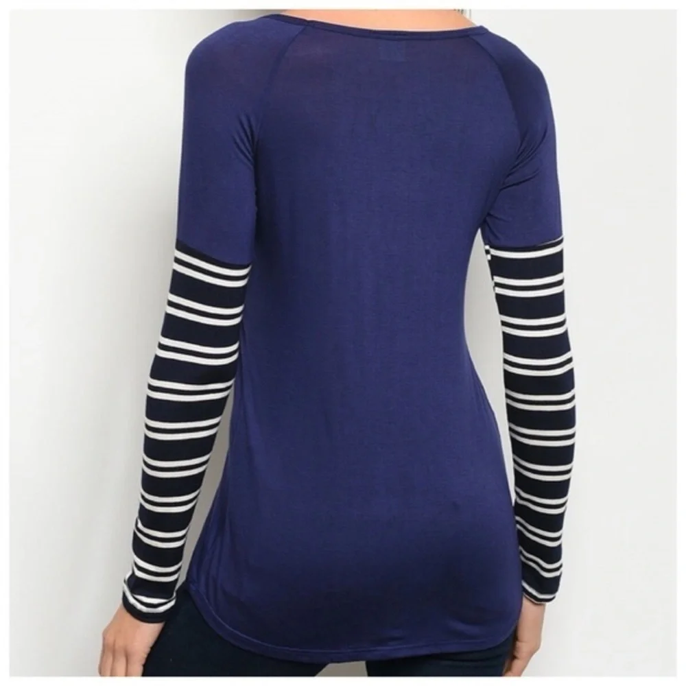 🆕Working nine to wine-Fun graphic tee in navy - Picture 3 of 7